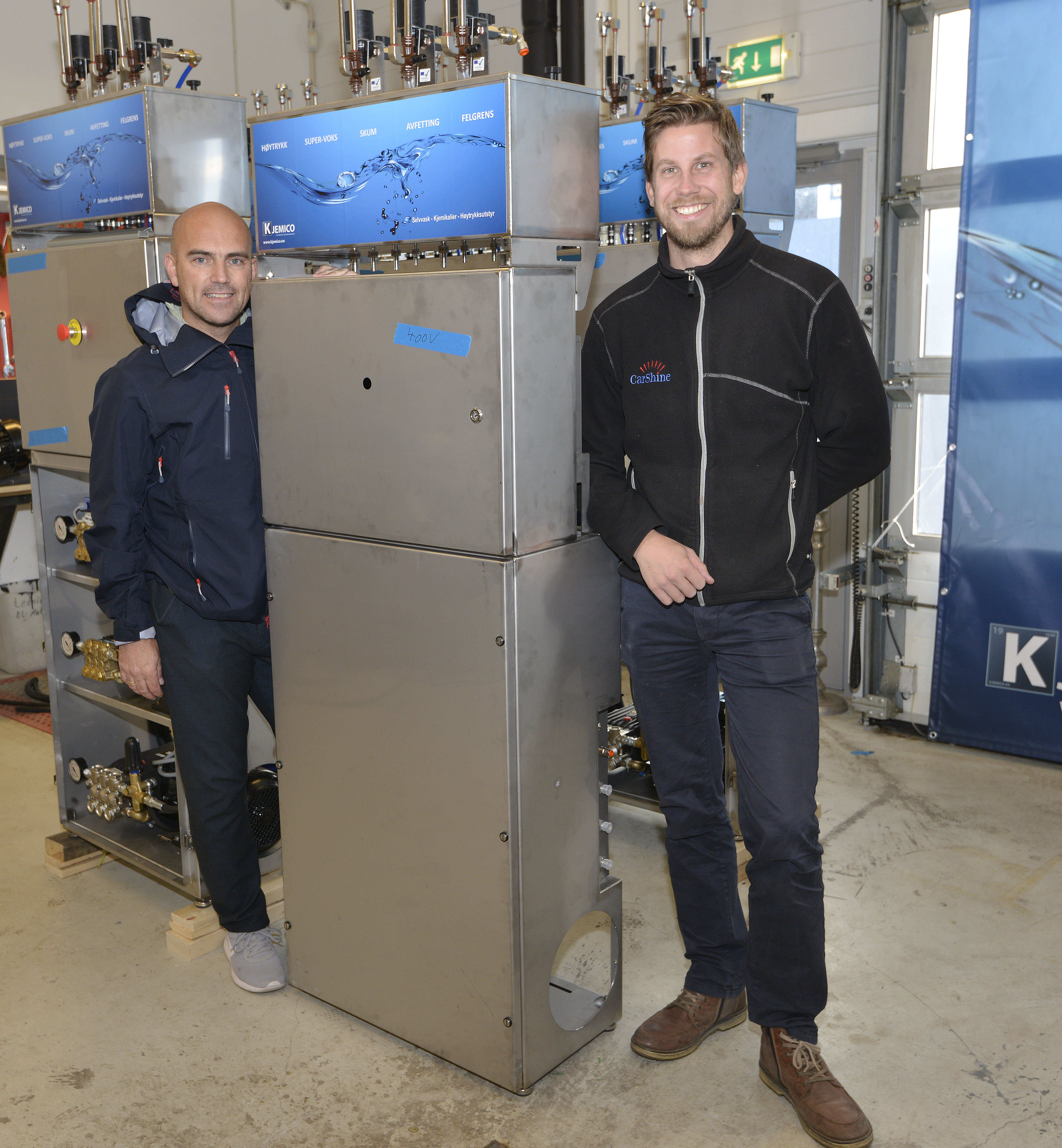 Bernhard Roland til høyre, daglig leder hos Carshine og Kjemicos daglige leder, Trond Larsen har stor tro på at et skreddersydd nybygg – i regi av Oksøy Eiendom s- kal gi begge bedriftene et stort løft!