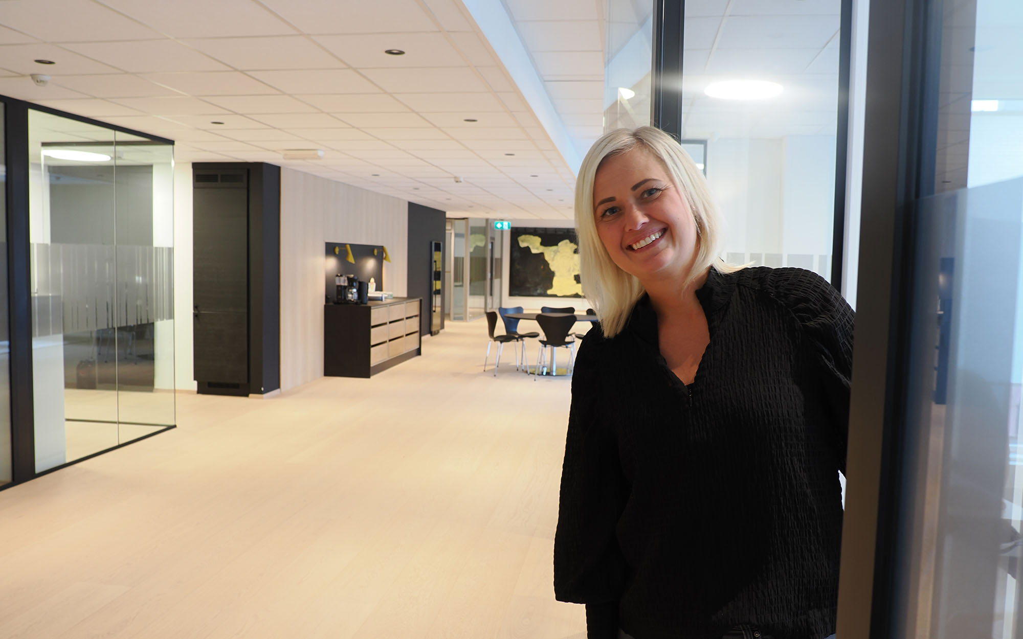 Camilla Trondsen har funnet seg godt til rette i Oksøy Eiendoms nyoppussede lokaliteter i Wergelandsgården, sentralt i Kvadraturen.