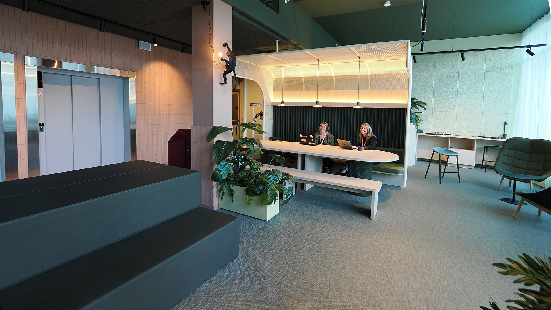 I tilknytning til hotellets inngangsportal finnes et IT-tilbud i komfortable omgivelser.